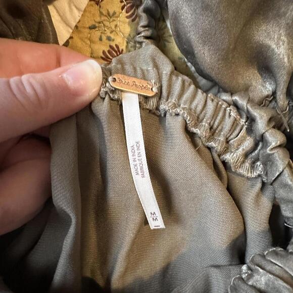 Free People Cassidy Romper silky smocked w balloon sleeves piratecore size M - Picture 7 of 8